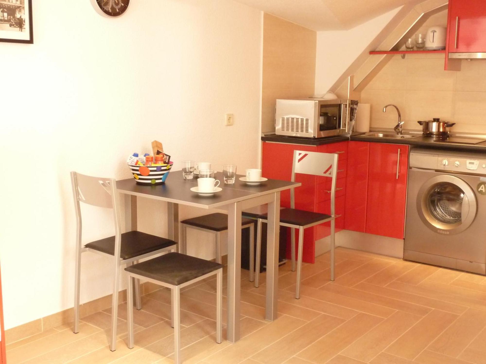 Apartamentos Madrid Centro Bagian luar foto