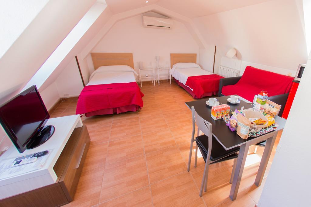 Apartamentos Madrid Centro Bagian luar foto