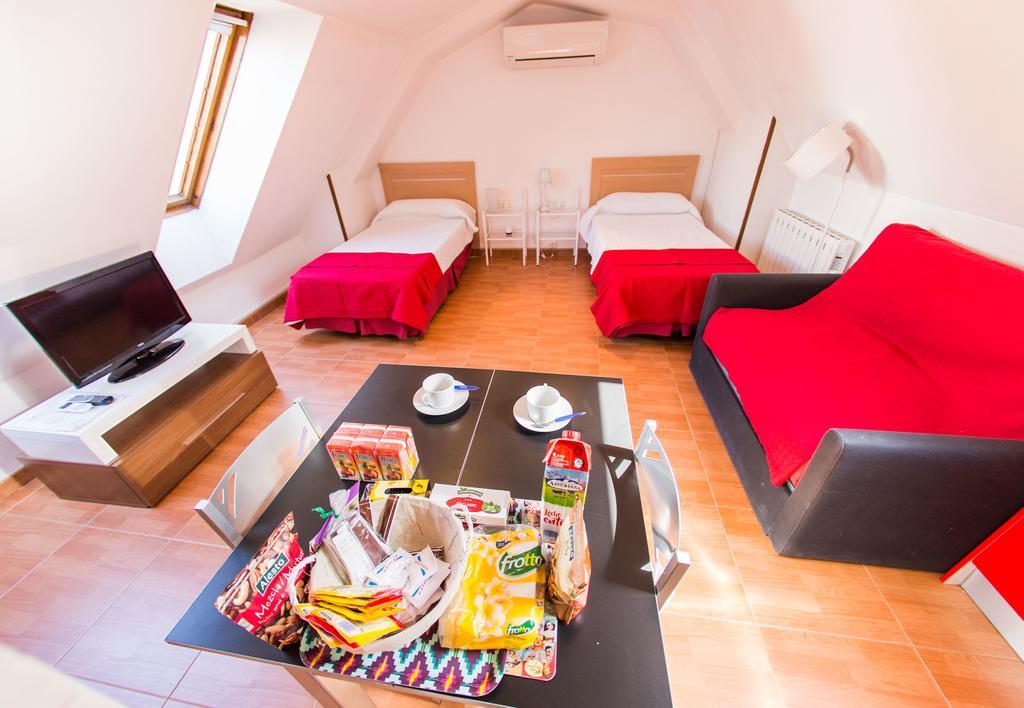 Apartamentos Madrid Centro Bagian luar foto