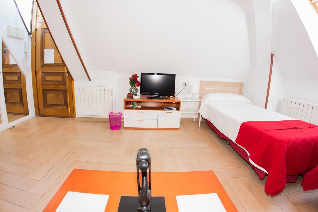 Apartamentos Madrid Centro Bagian luar foto
