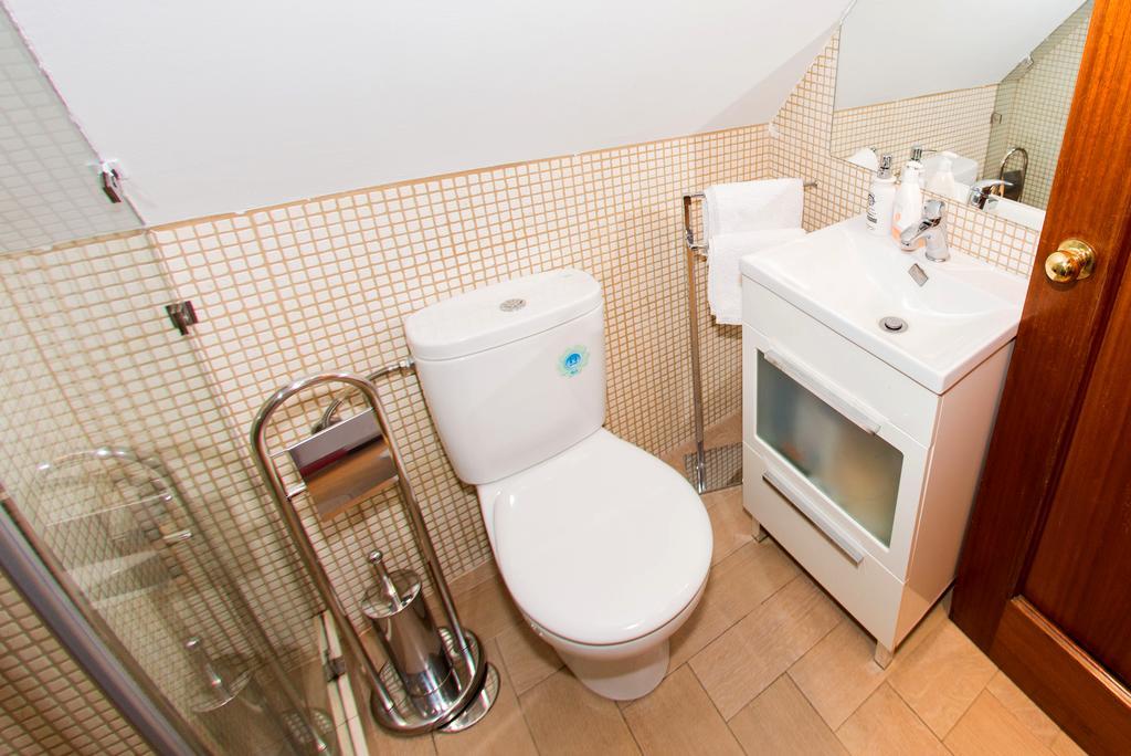 Apartamentos Madrid Centro Bagian luar foto