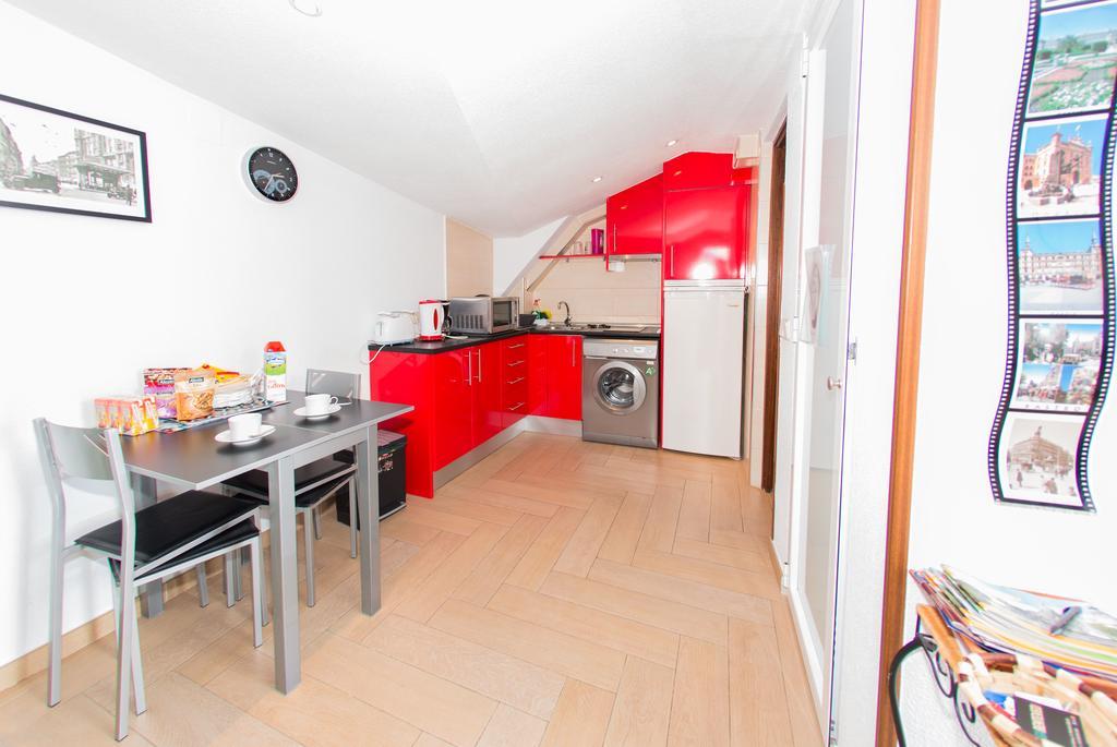 Apartamentos Madrid Centro Bagian luar foto