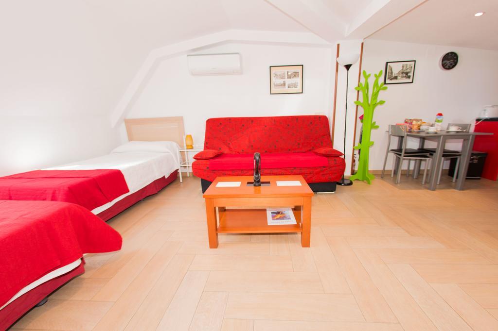Apartamentos Madrid Centro Bagian luar foto