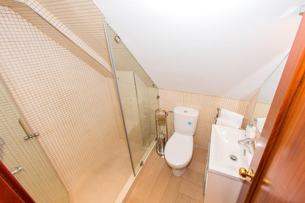 Apartamentos Madrid Centro Bagian luar foto