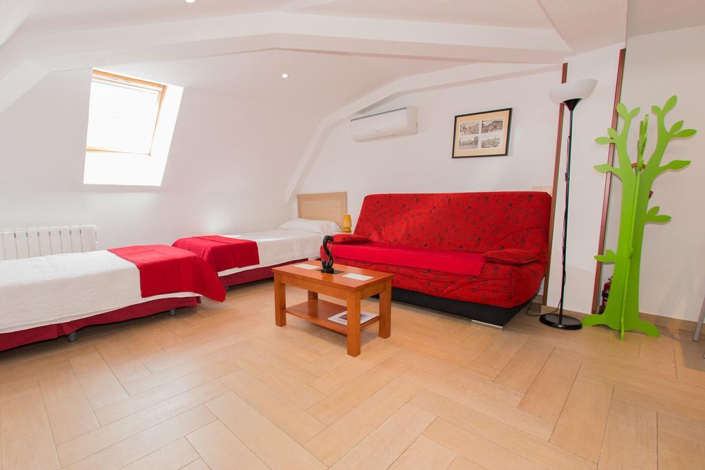 Apartamentos Madrid Centro Bagian luar foto