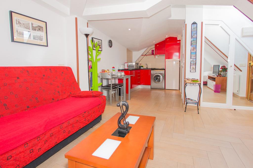 Apartamentos Madrid Centro Bagian luar foto