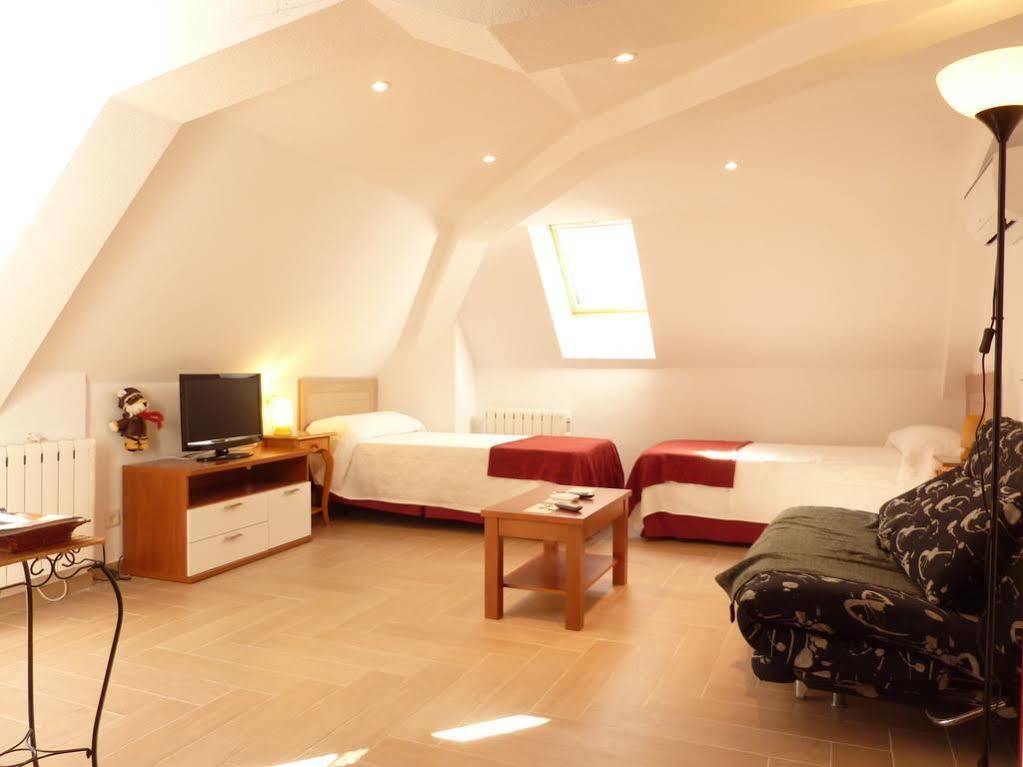 Apartamentos Madrid Centro Bagian luar foto