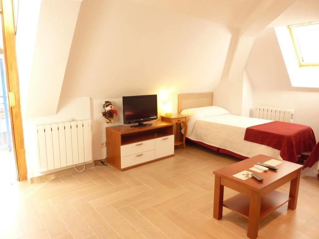 Apartamentos Madrid Centro Bagian luar foto
